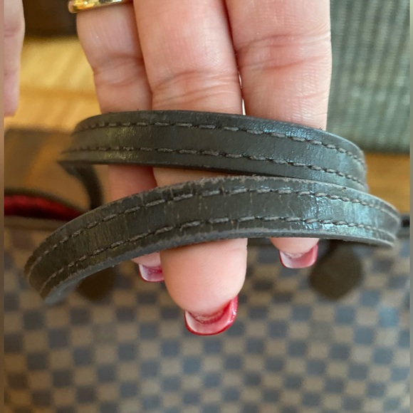 LOUIS VUITTON NEVERFULL GM
Damier Ebene - Picture 4 of 11